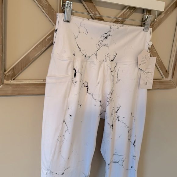 Buffbunny White Marble Elysium Leggings - Picture 7 of 12
